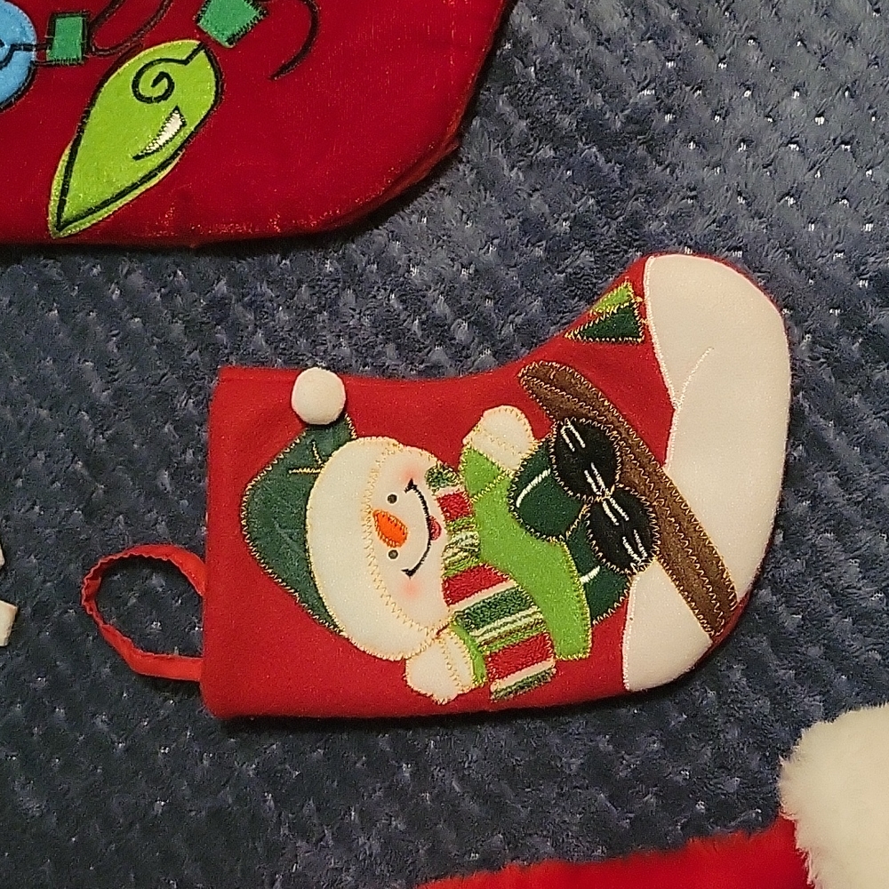 NEW SET OF 4 CHRISTMAS DECORATIONS - Picture 4 of 17